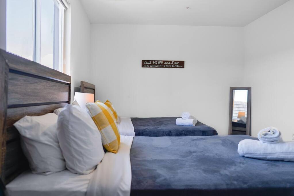 Awesome Townhouse 15 Minutes From The Beach ไมอามี ภายนอก รูปภาพ