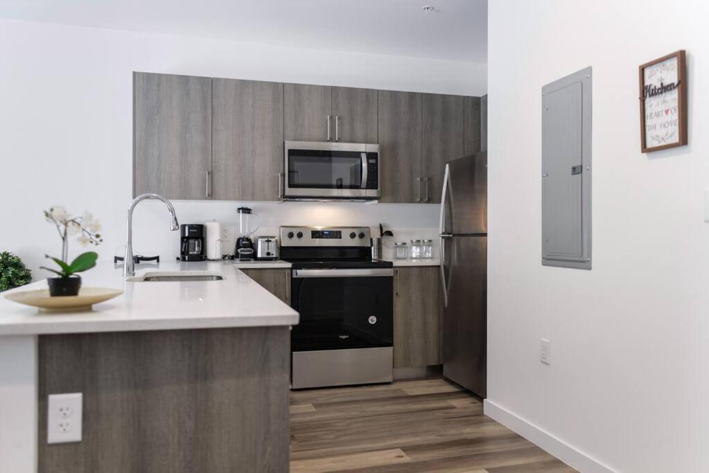 Awesome Townhouse 15 Minutes From The Beach ไมอามี ภายนอก รูปภาพ