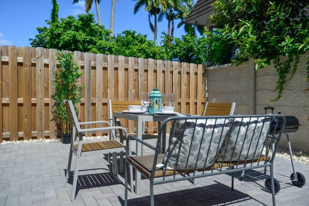 Awesome Townhouse 15 Minutes From The Beach ไมอามี ภายนอก รูปภาพ