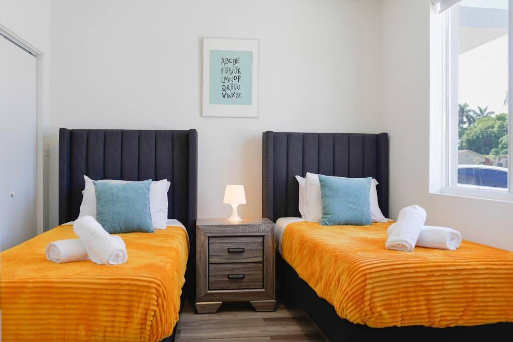 Awesome Townhouse 15 Minutes From The Beach ไมอามี ภายนอก รูปภาพ