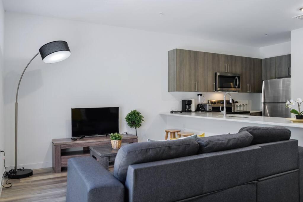 Awesome Townhouse 15 Minutes From The Beach ไมอามี ภายนอก รูปภาพ